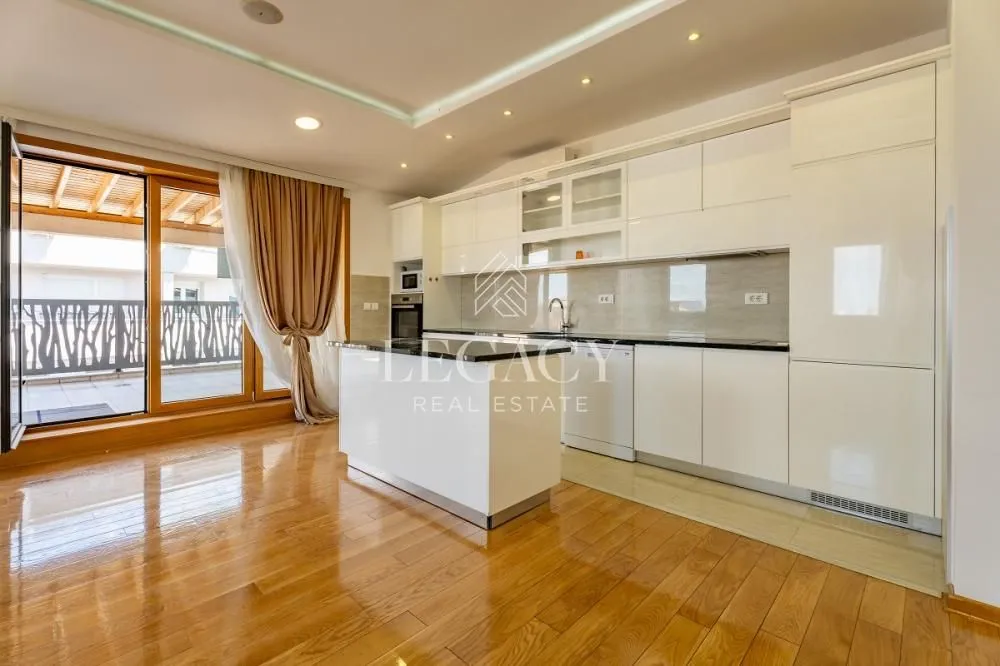 Prodaja, četvorosoban stan, 140m², Šumice, Beograd