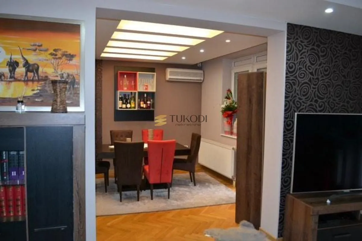 Prodaja, četvorosoban stan, 130m², Grbavica, Novi Sad Sve Podlokacije