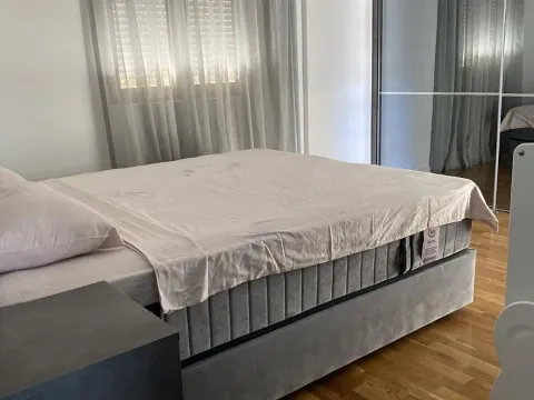 Izdavanje, dvosoban stan, 67m², Bečići, Budva - image 11