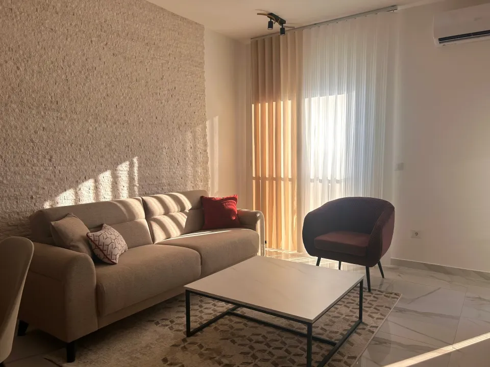 Izdavanje, jednosoban stan, 47m², Radanovići, Kotor