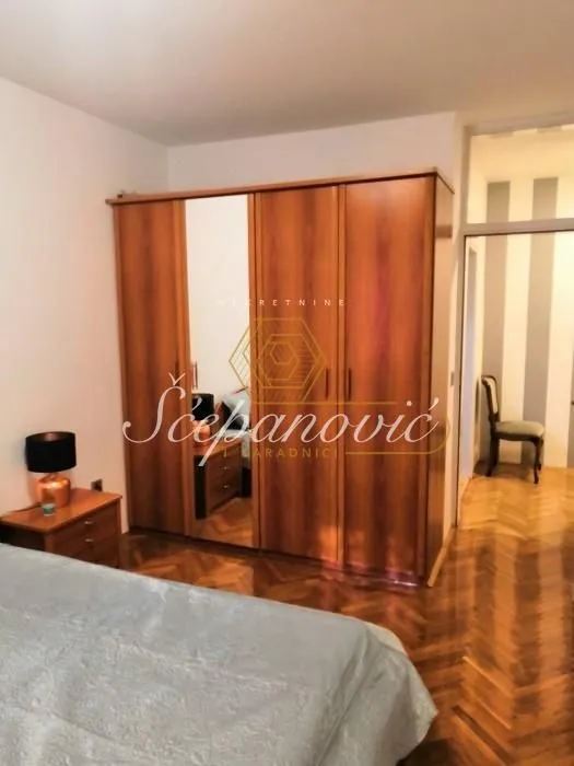 Izdavanje, dvosoban stan, 64m², Centar, Novi Sad