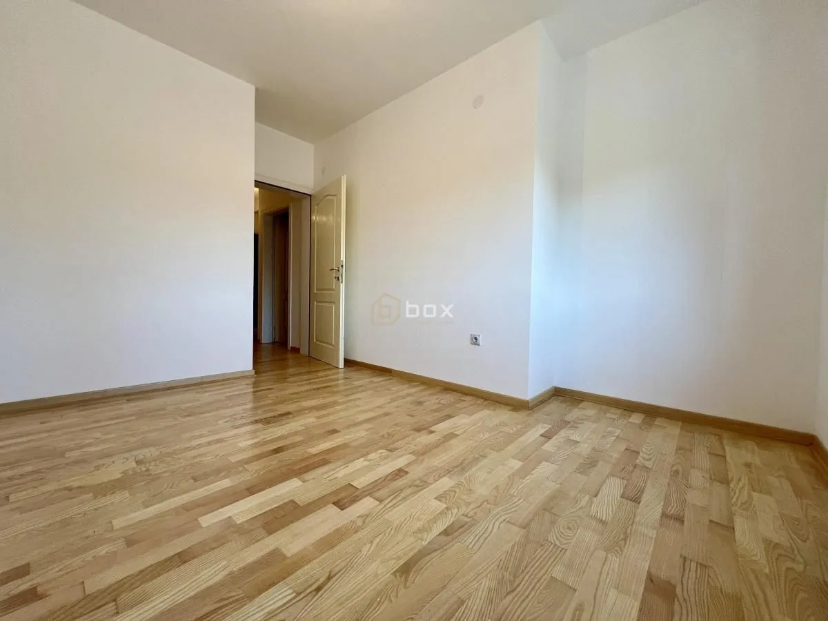 Izdavanje, poslovni prostor, 62m², Crveni Krst, Niš