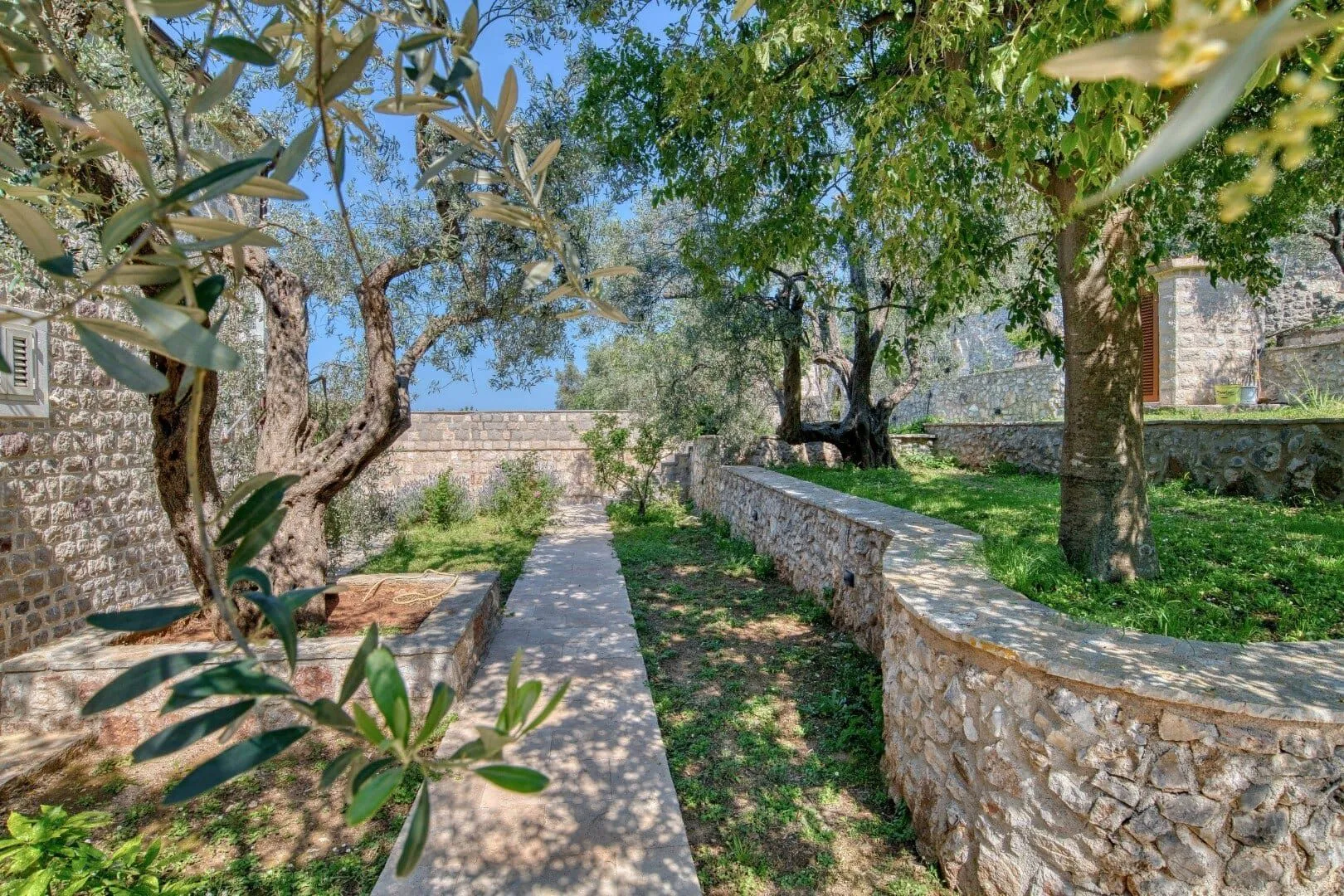Sale, house, 480m², Reževići, Budva