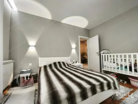 Sale, house, 350m², Velje Brdo, Podgorica - image 8