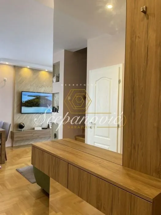 Prodaja, trosoban stan, 65m², Novo naselje, Novi Sad