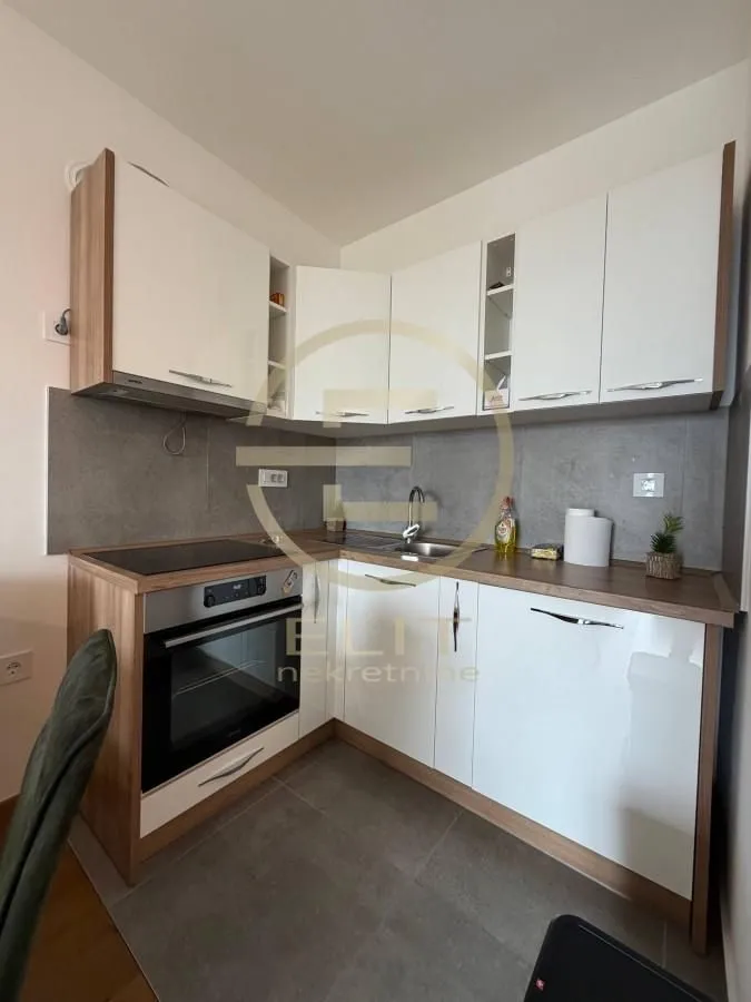 Izdavanje, stan, 43m², Bulevar Evrope, Novi Sad Sve Podlokacije