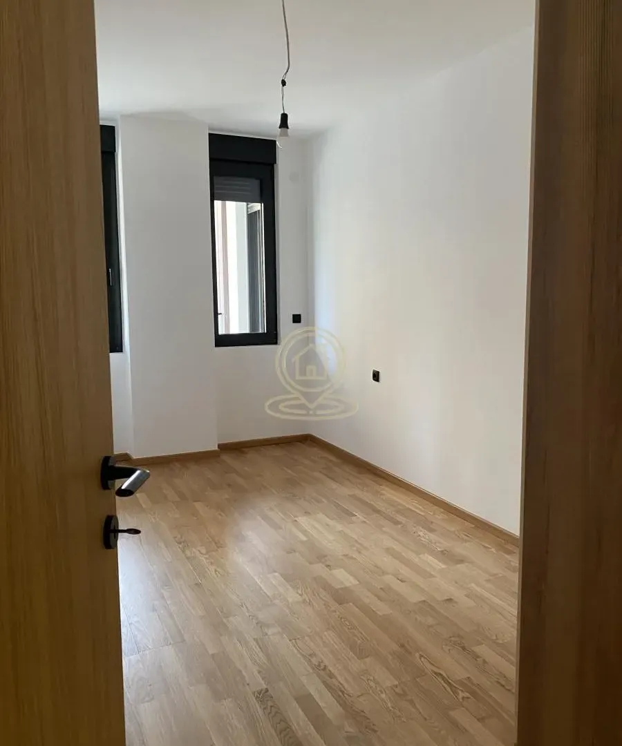 Izdavanje, dvosoban stan, 80m², Medijana, Niš
