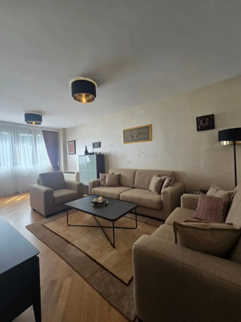 Izdavanje, dvosoban stan, 72m², Blok 6, Podgorica