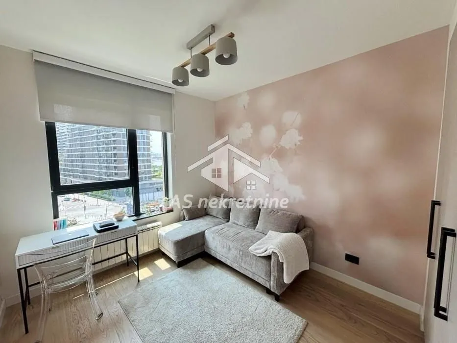 Izdavanje, trosoban stan, 80m², Savski Venac, Beograd