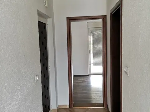 Izdavanje, jednosoban stan, 46m², Stari Aerodrom, Podgorica - image 9