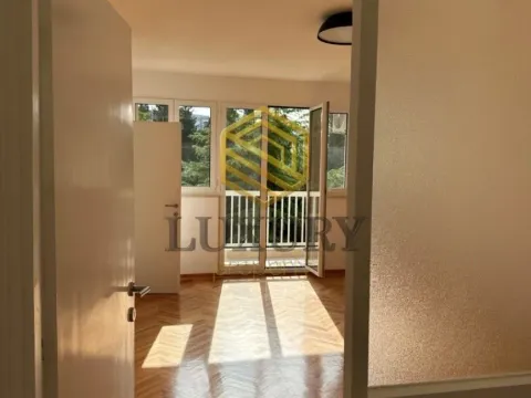 Izdavanje, poslovni prostor, 76m², Gintaš, Podgorica - image 11