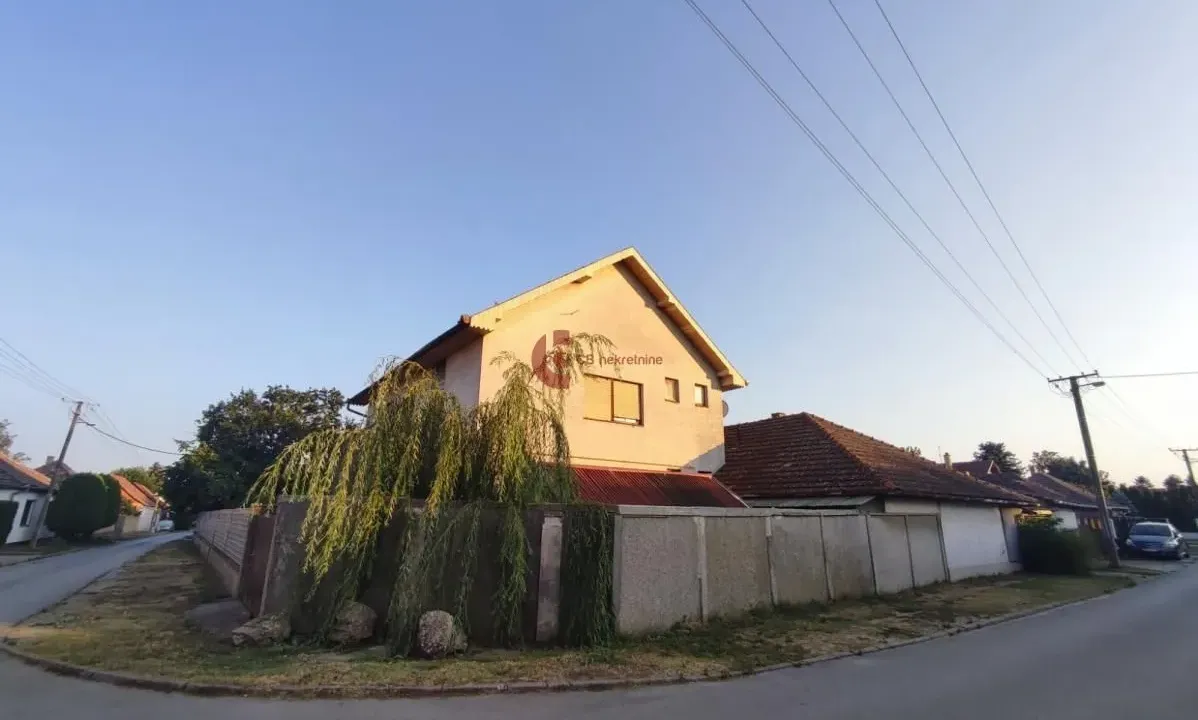 Prodaja, kuća, 250m², Novo Selo, Subotica
