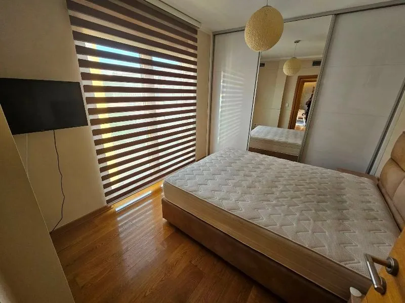 Izdavanje, četvorosoban stan, 111m², Vračar Centar, Vračar Sve Podlokacije