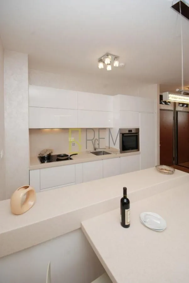 Izdavanje, dvosoban stan, 70m², City Kvart, Podgorica