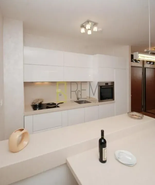 Izdavanje, dvosoban stan, 70m², City Kvart, Podgorica