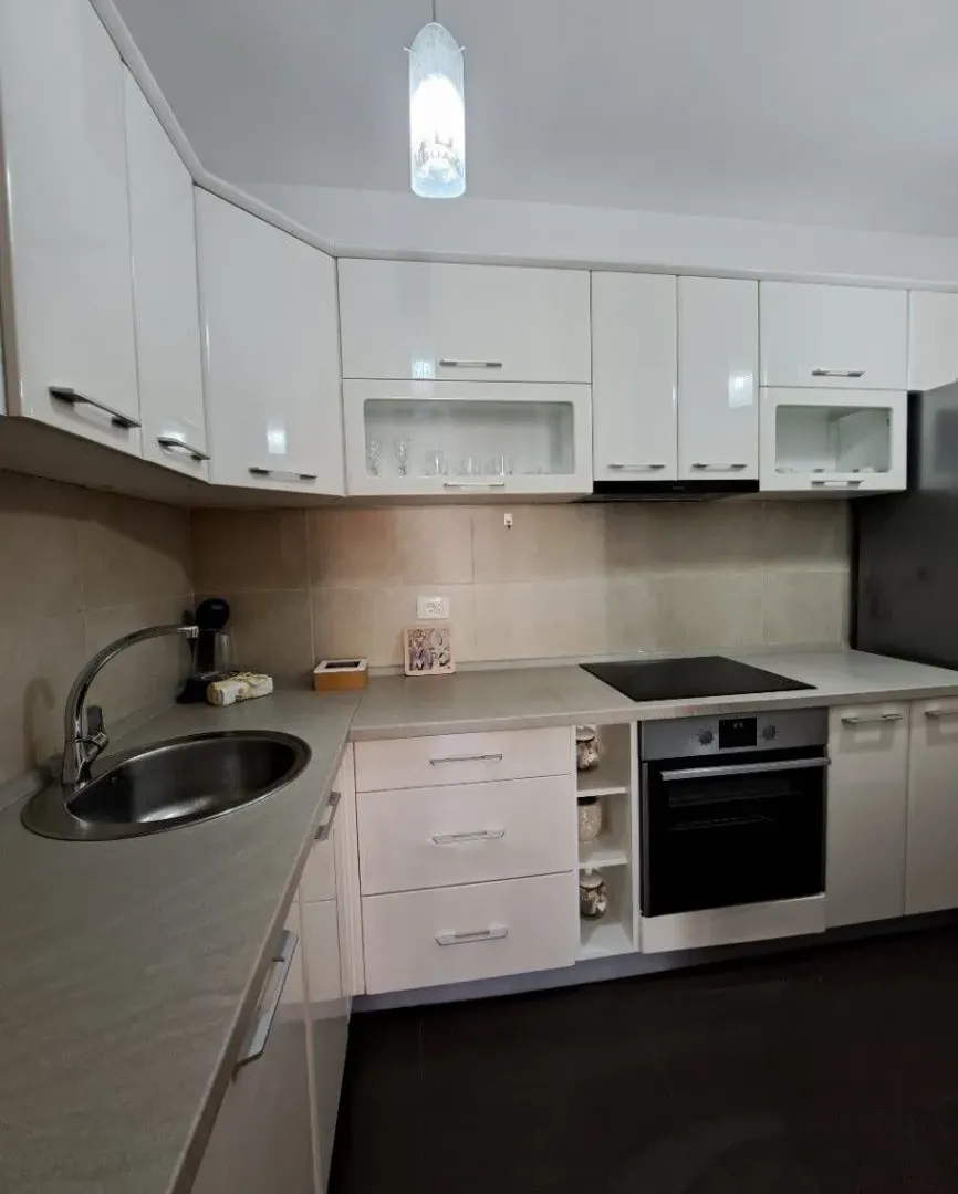 Izdavanje, jednosoban stan, 58m², Lazi, Budva