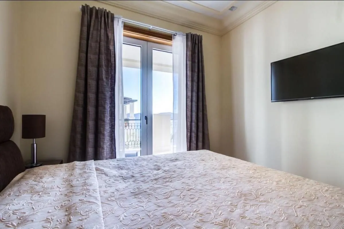 Prodaja, dvosoban stan, 107m², Tivat, Crna Gora
