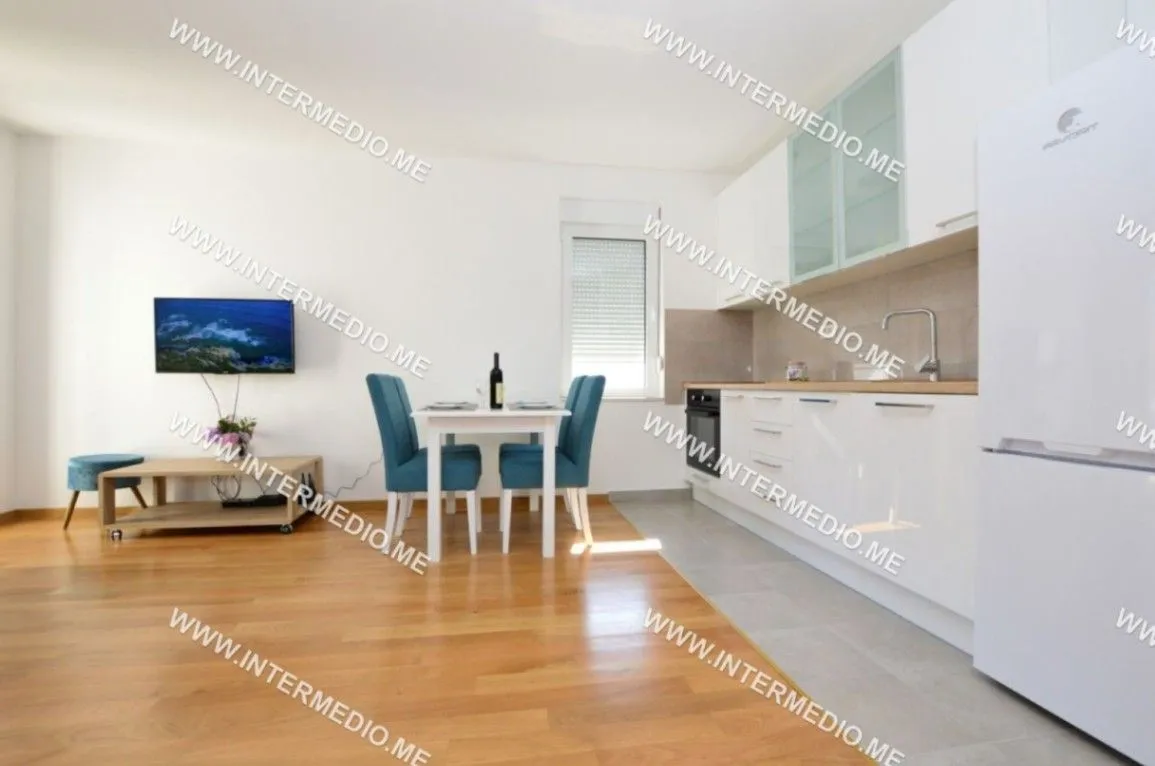 Izdavanje, jednosoban stan, 45m², Đenovići, Herceg Novi