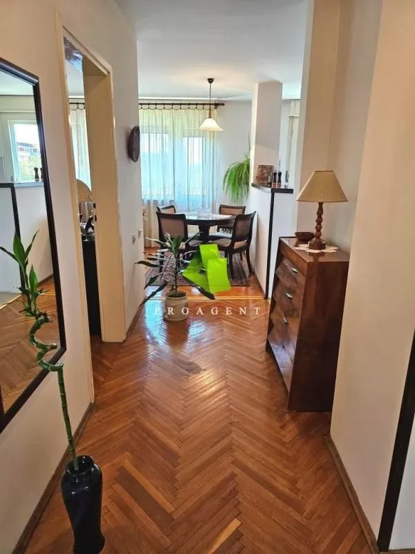 Prodaja, trosoban stan, 75m², Medijana, Niš