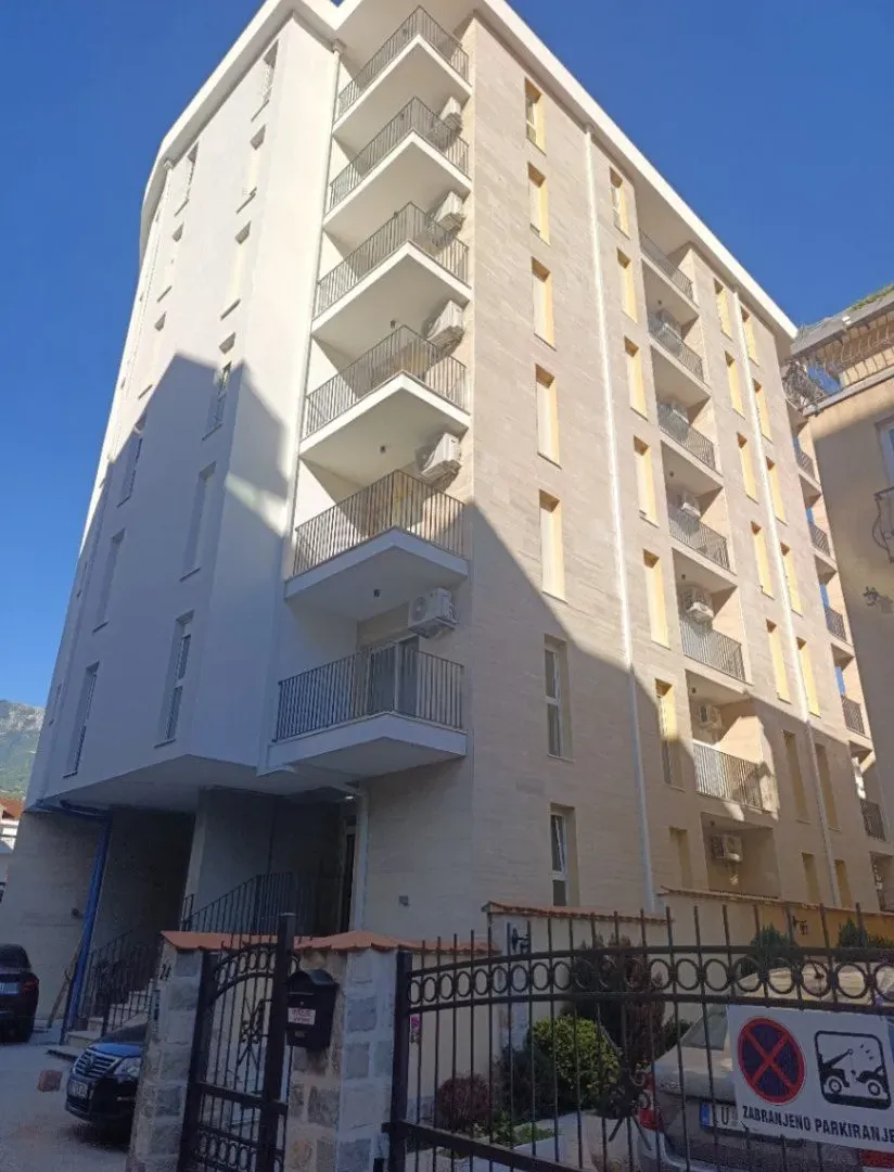 Izdavanje, garsonjera, 28m², Centar, Budva