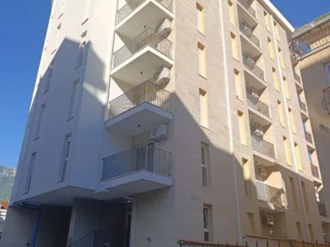 Izdavanje, garsonjera, 28m², Centar, Budva