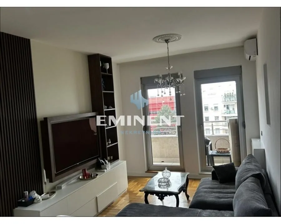 Izdavanje, dvosoban stan, 55m², Vračar Sve Podlokacije, Beograd