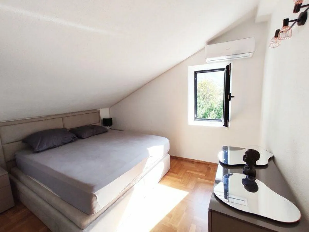 Prodaja, dvosoban stan, 82m², Dobrota, Kotor