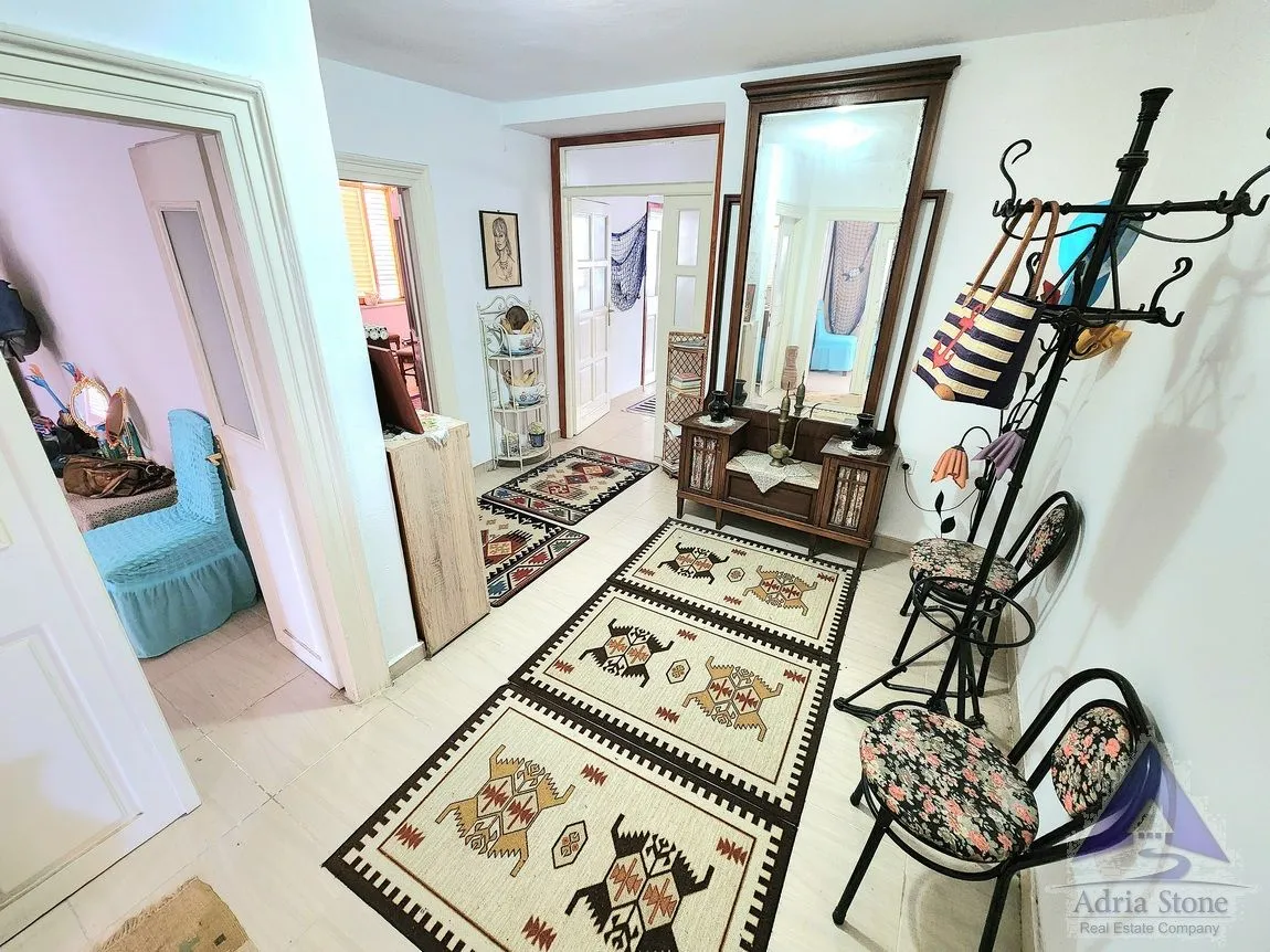 Prodaja, četvorosoban stan, 115m², Škaljari, Kotor