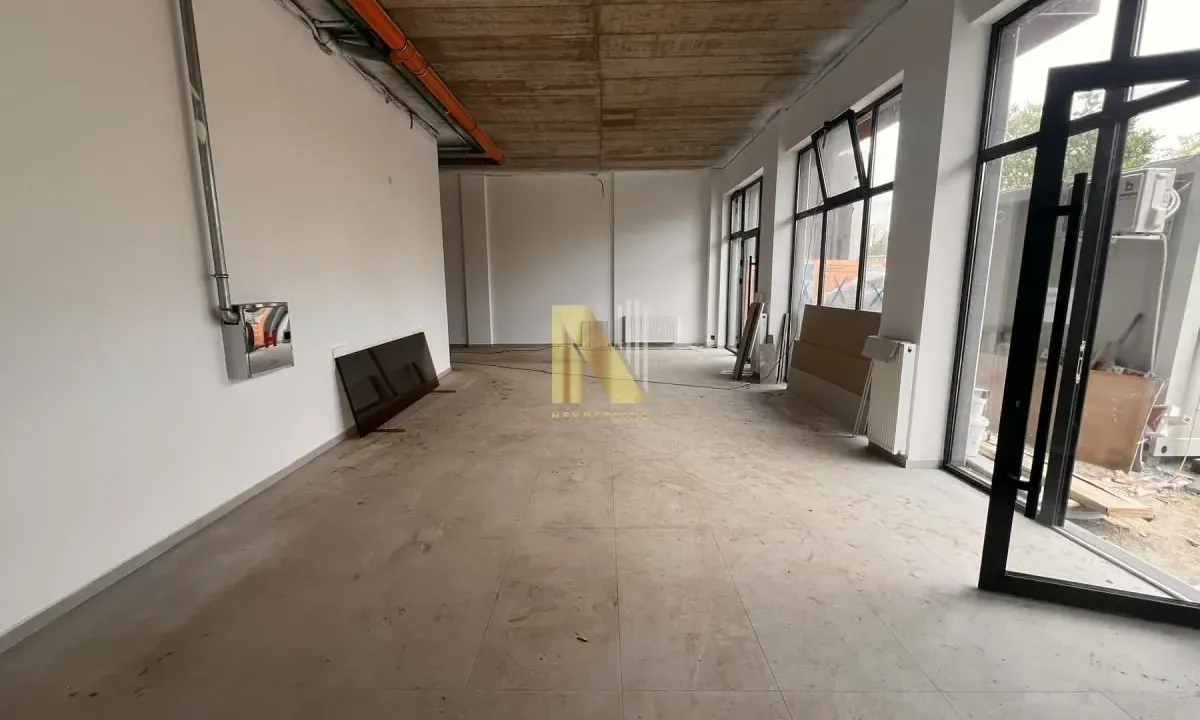 Izdavanje, poslovni prostor, 107m², Bulevar patrijarha Pavla, Novi Sad Sve Podlokacije