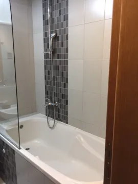 Kupatilo sa kadom i tuš baterijom. - image 8