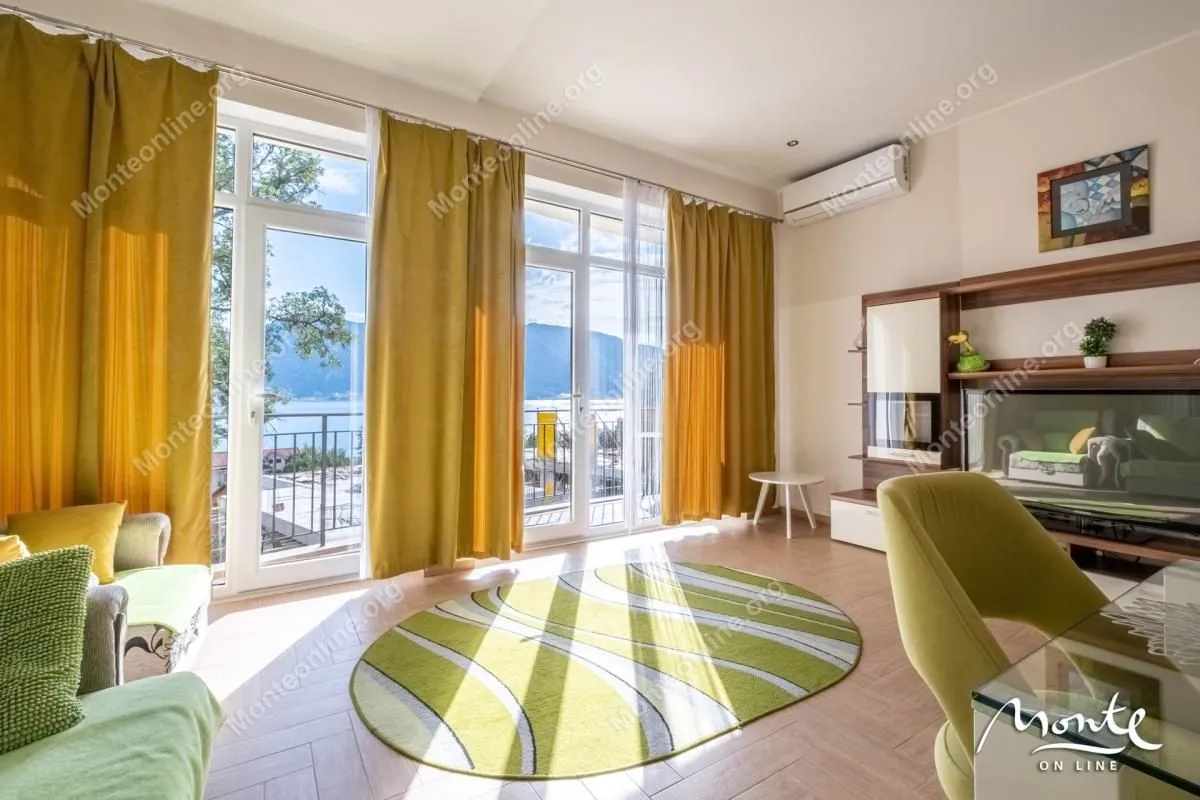 Prodaja, dvosoban stan, 105m², Orahovac, Kotor