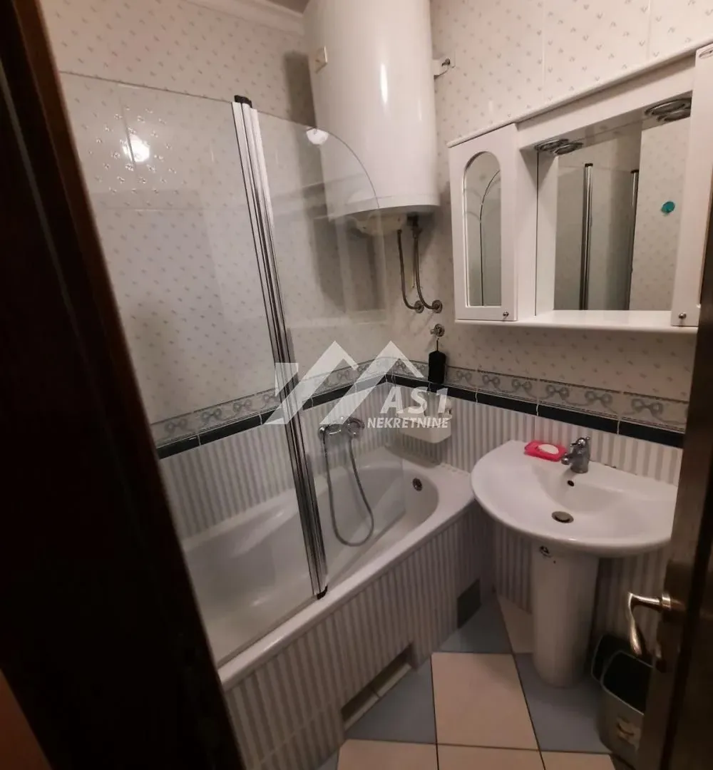Izdavanje, dvosoban stan, 53m², Rotkvarija, Novi Sad Sve Podlokacije