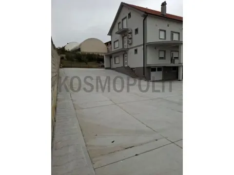 Kuća in Mali Mokri Lug