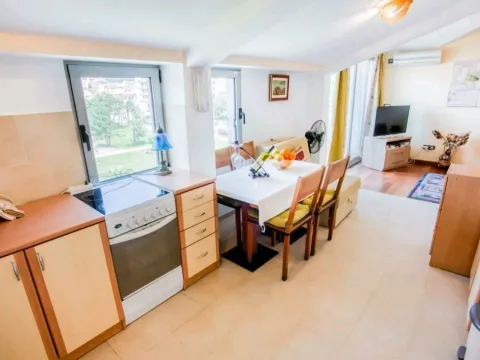 Rent, one bedroom apartment, 52m², Budva, Crna Gora - image 1