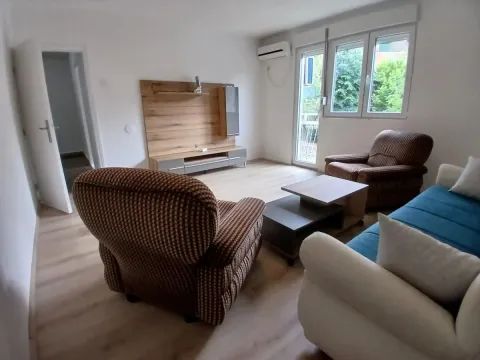 Izdavanje, dvosoban stan, 58m2, Vašarište, Jagodina Izdavanje, dvosoban stan, 58m2, Vašarište, Jagodina