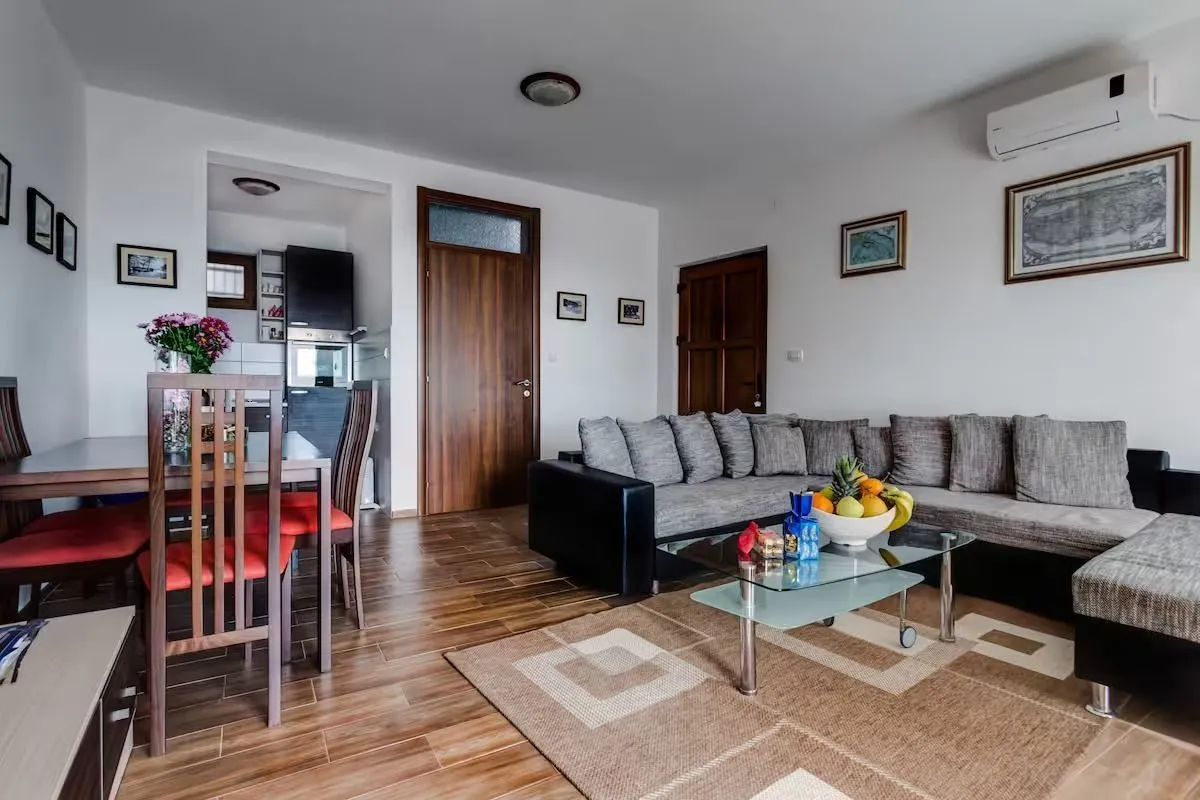 Rent, house, 110m², Lapčići, Budva