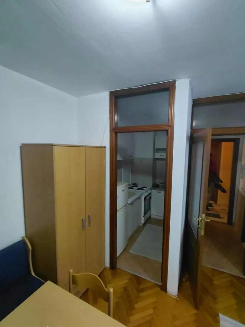 Rent, studio apartment, 27m², Stari Aerodrom, Podgorica