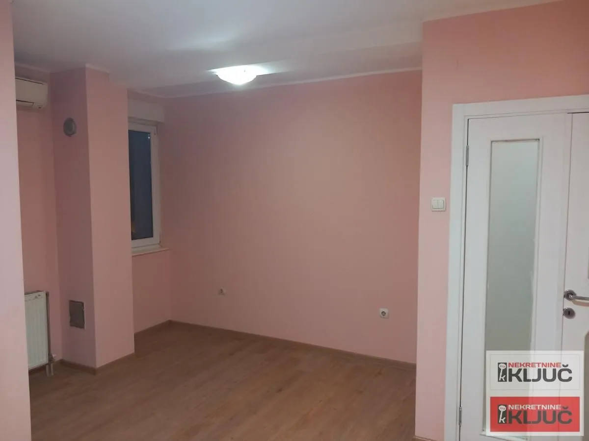 Prodaja, dvosoban stan, 44m², Bulevar Oslobodjenja, Novi Sad Sve Podlokacije