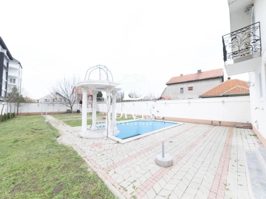 Prodaja, kuća, 250m², Novi Banovci, Stara Pazova