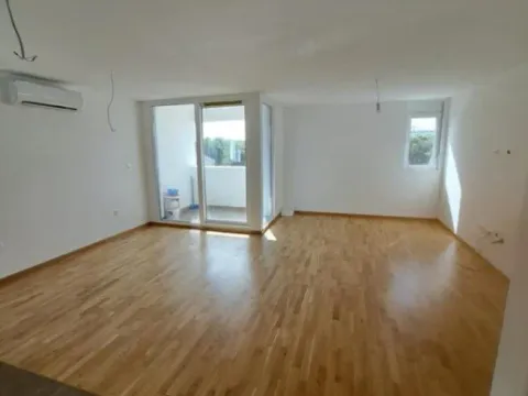 Sale, three bedroom apartment, 93m², Blok 5, Podgorica - image 3