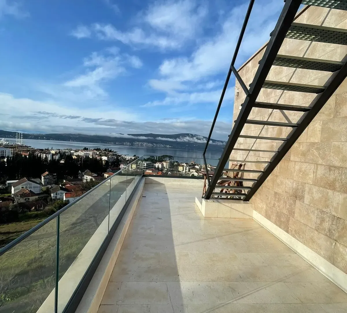 Rent, two bedroom apartment, 159m², Donja Lastva, Tivat