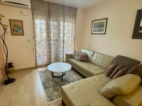 Rent, two bedroom apartment, 70m², Blok 6, Podgorica - image 2