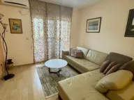 Izdavanje, dvosoban stan, 70m², Blok 6, Podgorica - image 2