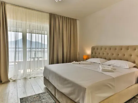 Izdavanje, trosoban stan, 190m², Budva, Crna Gora - image 2