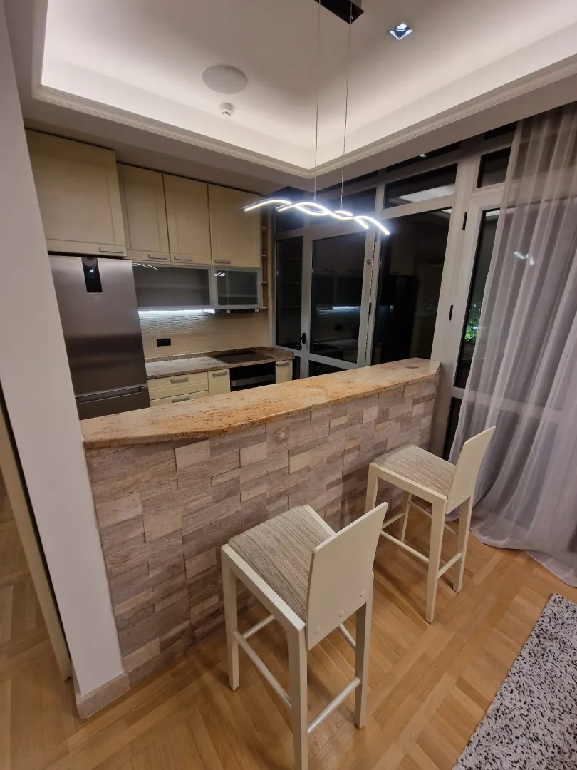 Izdavanje, četvorosoban stan, 148m², Dedinje Sve Podlokacije, Beograd