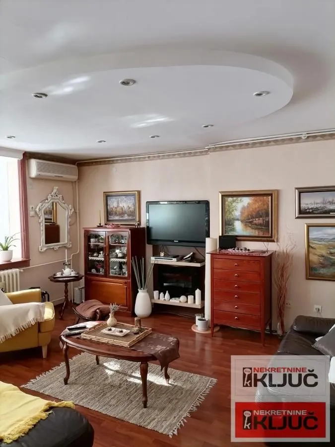 Prodaja, četvorosoban stan, 84m², Novo naselje, Novi Sad