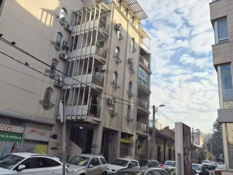 Izdavanje, trosoban stan, 75m², Kalenić Pijaca, Vračar Sve Podlokacije - image 10