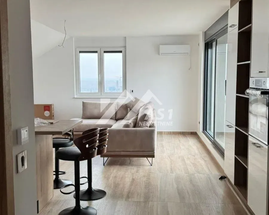 Izdavanje, dvosoban stan, 67m², Sremska Kamenica, Petrovaradin