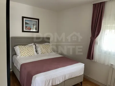Rent, two bedroom apartment, 60m², Tivat, Crna Gora - image 9