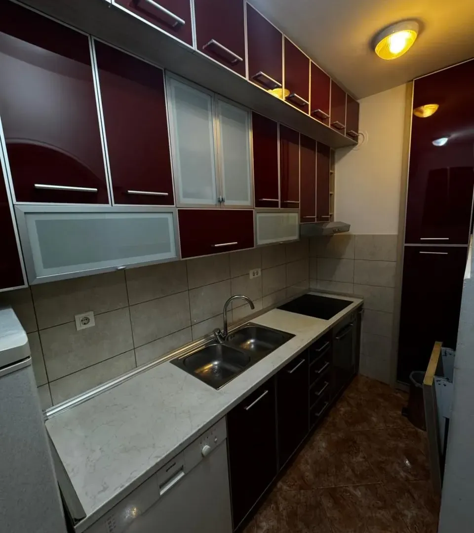 Izdavanje, dvosoban stan, 61m², Blok 9, Podgorica